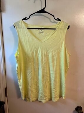 LIKE NEW CHICO’S Size 3 The Ultimate Tee Light Yellow V-Neck Tank Top 💛